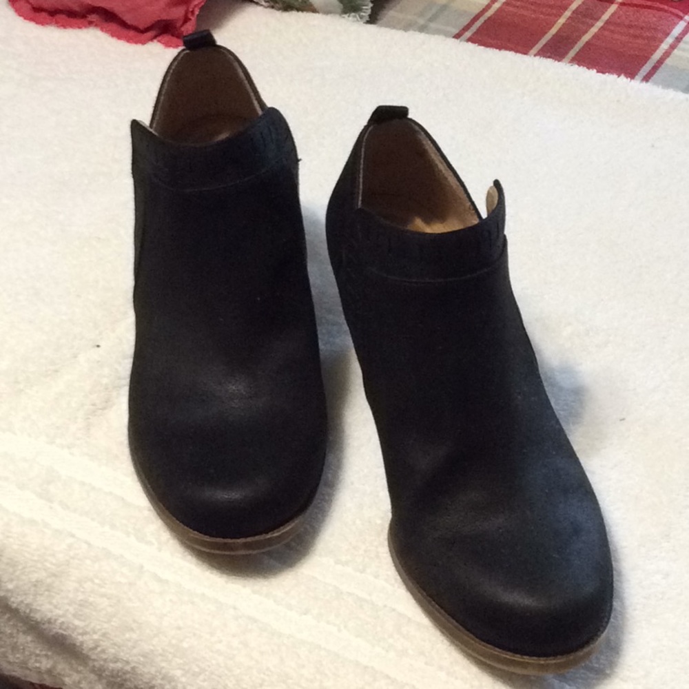 Classic Life Stride  2” black size 6 1/2 Boot